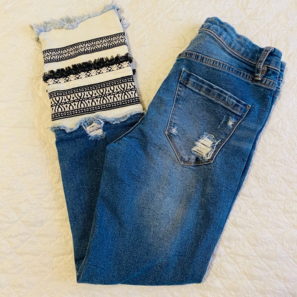 Anthropologie Chelsea & Violet Jeans Women's Size 25 Embroidered Cuffs Frayed